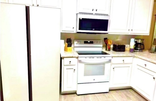 Milton House | 3-bedroom house in delightful Milton with cool AC and charm
