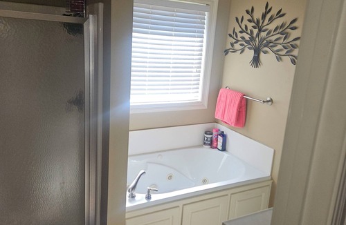 Pearl House | 3-bedroom house in Pearl with cool AC comfort. On Patrick Farms golf course.