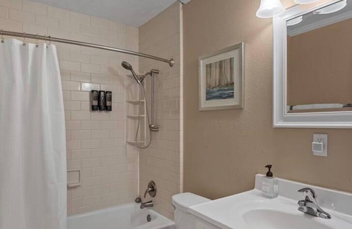 Barksdale Air Force Base House | 3-bedroom house in serene south Bossier City with all the comforts of home!