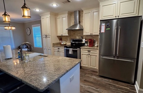 Tifton House | 3-bedroom house with pool in quiet neighborhood