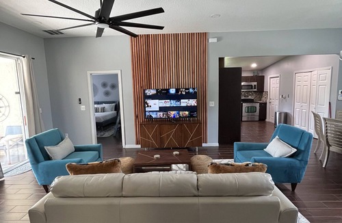 Alafaya Woods House | 3 bedroom Modern pool home, Oviedo FL, close to UCF