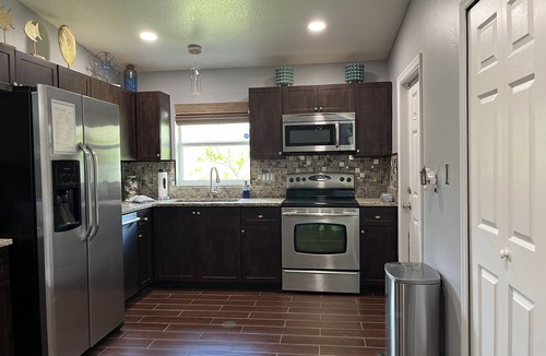 Alafaya Woods House | 3 bedroom Modern pool home, Oviedo FL, close to UCF