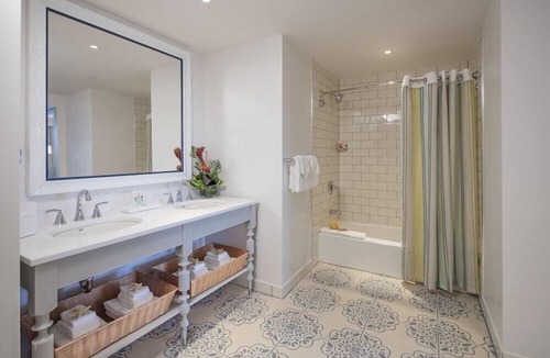 Florida Center Hotel | 3-Bedroom Suite at a 4⭐️ Hotel