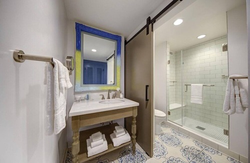 Florida Center Hotel | 3-Bedroom Suite at a 4⭐️ Hotel
