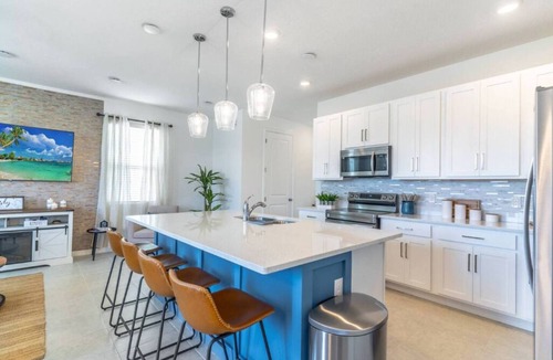Davenport House | 3-bedroom townhome in charming Davenport with AC, fitness room, WiFi