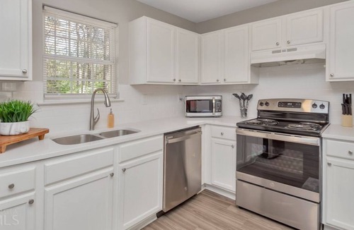 Austell House | 3 Bedroom Townhome L-554131 by Houzlet