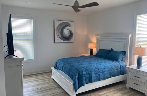 Chauvin Cabin | 3-bedroom waterfront fishing lodge with WiFi, AC in gorgeous Chauvin/Cocodrie LA