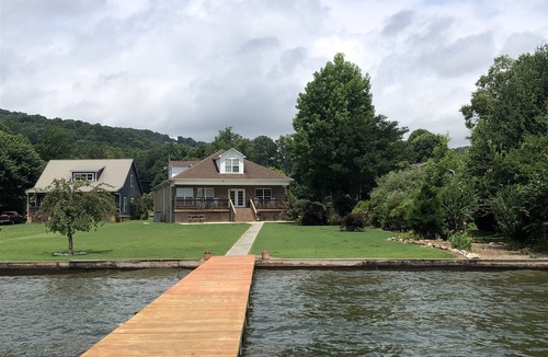 Groveoak House | 3 bedrooms, 2.5 bath Lakefront home, deep water, enclosed boathouse, close ramp