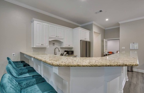 Ponchatoula House | 3 Kings, Pool house Suite, Hot Tub, & Game Room