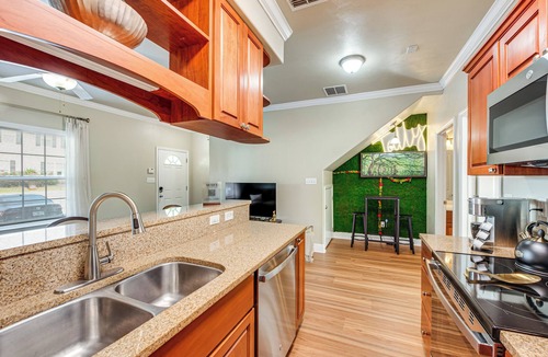 Tallahassee Apartment | 3 Mi to Fsu! Pet-friendly Townhome w/Pool Access