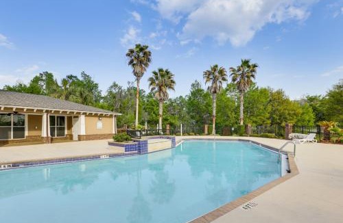 Tallahassee House | 3 Mi to FSU! Pet-Friendly Townhome w/Pool Access