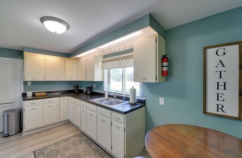 Central Lake House | 3 Miles to Torch Lake! Farmhouse w/Vineyard View