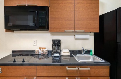 Lithia Springs Hotel | 3-Room Stay w/Kitchens Near Downtown Atlanta & Top Attractions