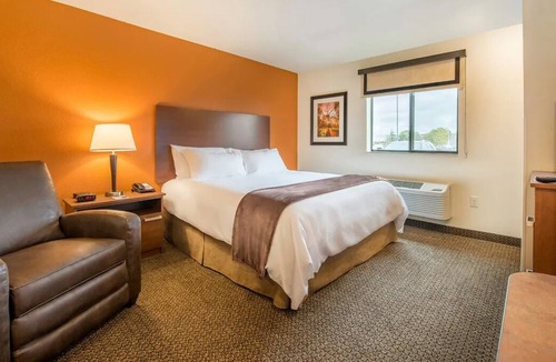 Lithia Springs Hotel | 3-Room Stay w/Kitchens Near Downtown Atlanta & Top Attractions