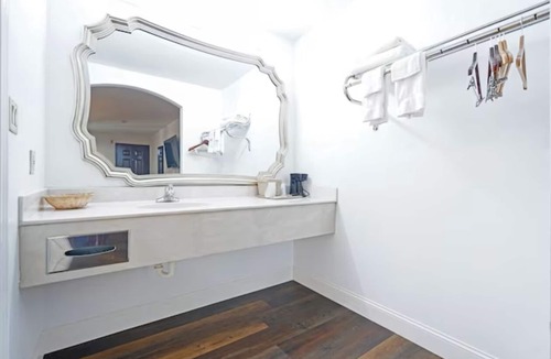 San Augustine Hotel | 3 Rooms for Simple Stay: 2 Full Beds Non-Smoking, Clean Comfort.