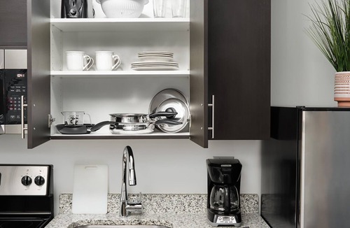 Lithia Springs Hotel | 3 Stylish Suite Perfect for Extended Stays - Convenient Location Near Attraction