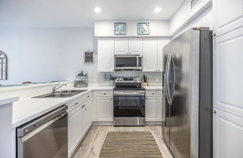 Santa Rosa Beach Condo | 30A ☀️ 119 10*Star Reviews | Huge Pool | Gym | Putting Area | Beach Gear ☀️ Gated
