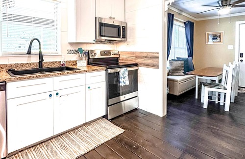 Waveland House | 3Br 2Ba Cottage w/Golf Cart