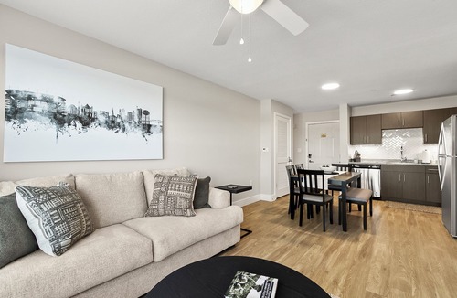Tuscaloosa Condo | 3BR/3BA Condo Near UA & Riverwalk, Pool & Gym!