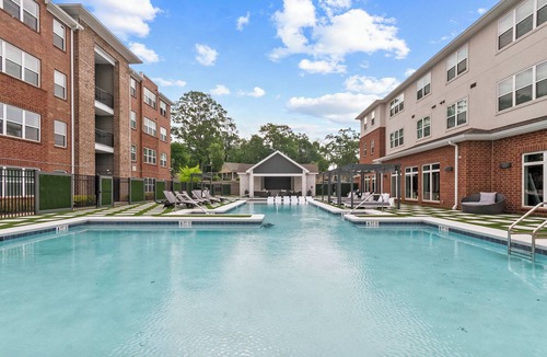 Tuscaloosa Condo | 3BR/3BA Condo Near UA & Riverwalk, Pool & Gym!