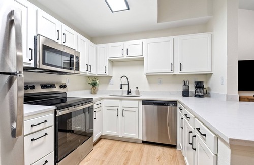 Auburn Condo | 3BR/3BA Condo w/New Interior Walk to Jordan-Hare
