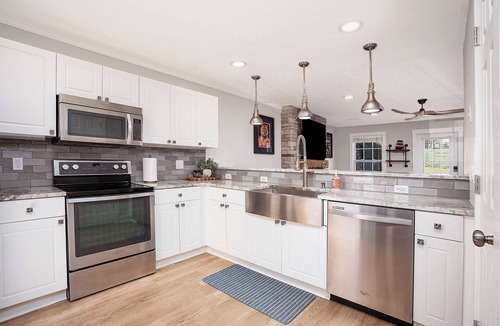 Auburn House | 3BR Auburn Townhome: Patio, New Kitchen, Quiet Stay