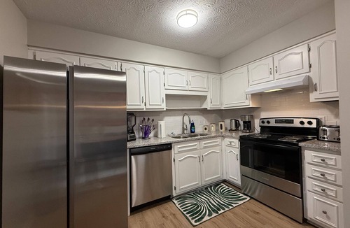 Fortson House | 3BR Colorful Haven - Cozy North Columbus Retreat!