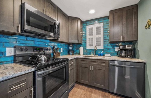 Fernandina Beach Condo | 3BR Condo Pool Walk to Beach Sleeps 6