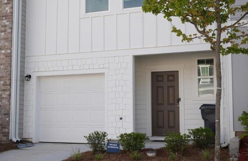Clarkdale House | 3BR Home 15 Min from airport Perfect for Couples
