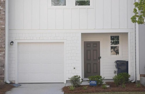 Clarkdale House | 3BR Home 15 Min from airport Perfect for Couples