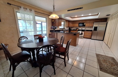 Oviedo House | 3BR Lakeview Jacuzzi Tub Sleeps 6