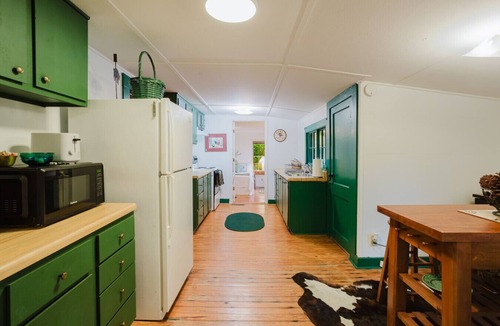 Fowlstown House | 3BR Pines Cabin on 85 Acres | Deck & Wildlife