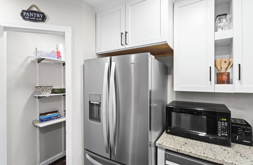 Mableton House | 3BR Ranch with King Bed, Fenced Yard, and Fast WiFi - Extended Stays Welcome!
