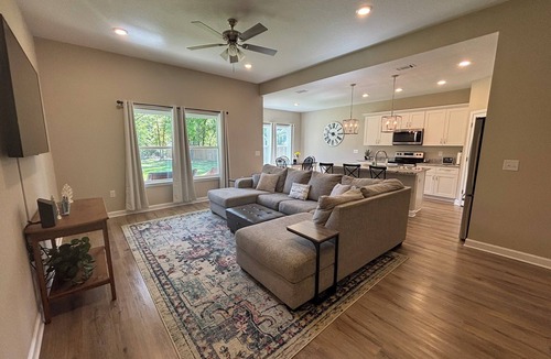Crestview House | 4.0 Mi. to North Crestview 3-bedroom house, close to Base, Airport and Destin.