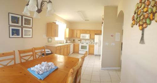 Haines City Villa | 4 bed 3 bath Beautiful family villa