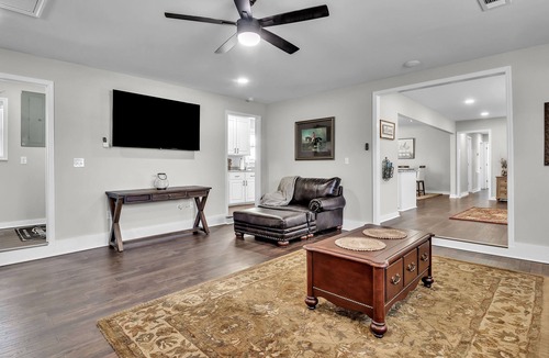 Columbus House | 4-bedroom, 2 bath house Sleeps up to 15 Columbus, MS Huge Living Room