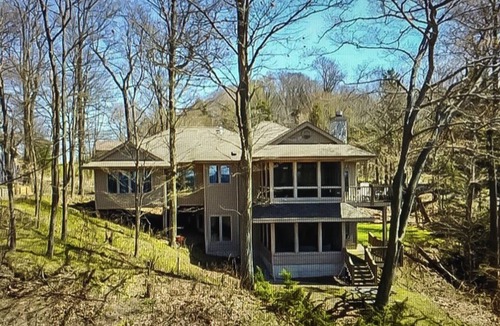 West Olive House | 4 Bedroom, 3 Bathroom Lake House, Private Lake Michigan Beach House, Nonsmoking