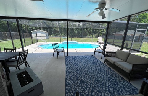 Navarre House | 4-bedroom oasis in Navarre with enclosed heated pool