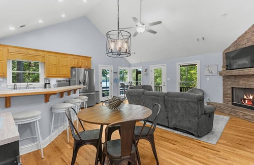 Buckhead House | 4 Bedrooms|King Beds|Dock|Kayaks|Fire Pit|Pet Friendly