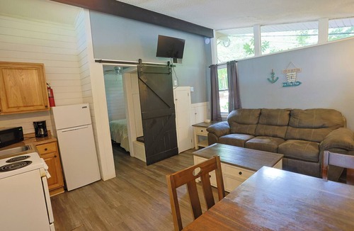 LaGrange Cabin | #4 Cozy 1-bedroom cabin on beautiful West Point Lake in LaGrange, Ga.