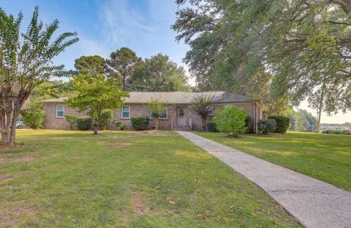 Tuscaloosa House | 4 Mi to Dtwn Tuscaloosa: Home w/Cozy Den!