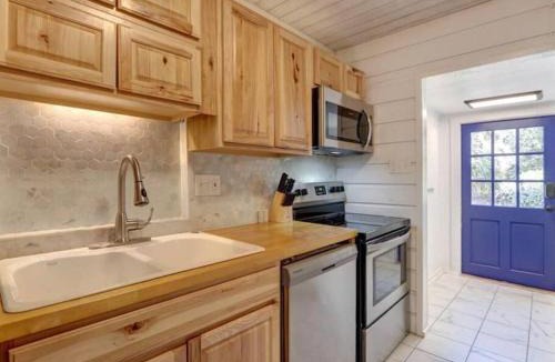 Tybee Island House | 4 Minute Walk To North Beach! Classic Cottage!