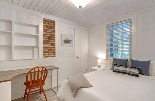 Tybee Island House | 4 Minute Walk To North Beach! Classic Cottage!