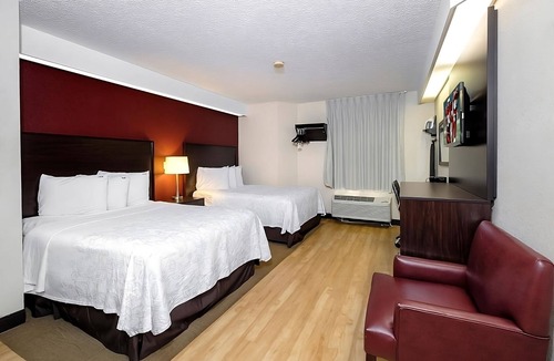Palm Coast Hotel | 4 Pet-friendly Units w/Free Parking! Onsite Pool! Near Bing's Landing!