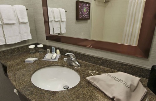 Covington Hotel | 4-Room Stay Near Lake Pontchartrain and Covington's Central Business District