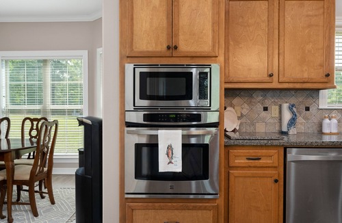 Negreet House | 4BD 3BTH, Lakeview, huge covered outdoor patio Firepit, and Fishing @ Jolie Vue