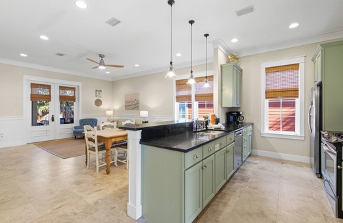 Sandestin House | 4BR Cottage with SIX SEAT Golf Cart! Steps to Pool, Putting Green, Beach Tram