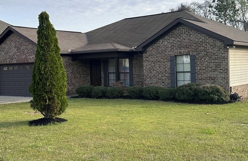 Taylorville House | 4br house in brilliant Tuscaloosa just 5 miles from the Stadium! Enjoy your stay