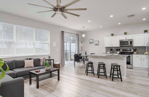 Legacy Park House | 4BR pool home - 15 mins to Disney World