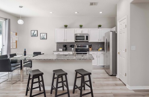 Legacy Park House | 4BR pool home - 15 mins to Disney World